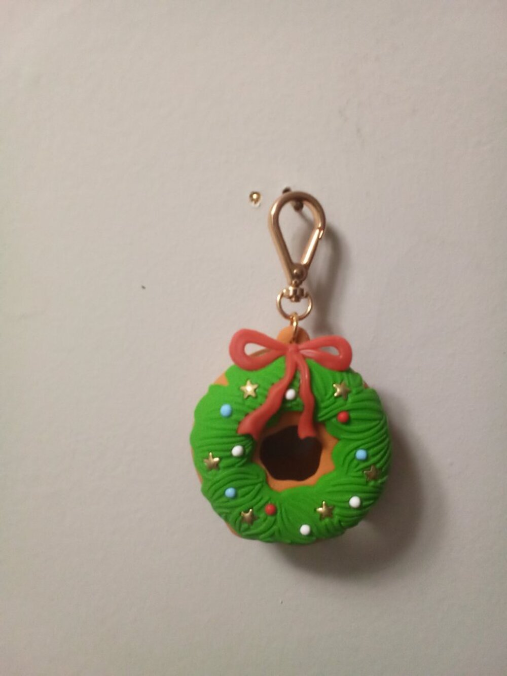 Bath & Body Works Christmas Holiday Wreath PocketBac Hand Sanitizer Holder Keych